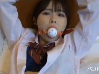 年轻可爱小美眉在大JJ小男友家中自拍视频8合一